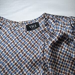 Vici Womens XS Long Sleeve Pleated Oversize Brown Blue & Beige Print Blouse NWOT